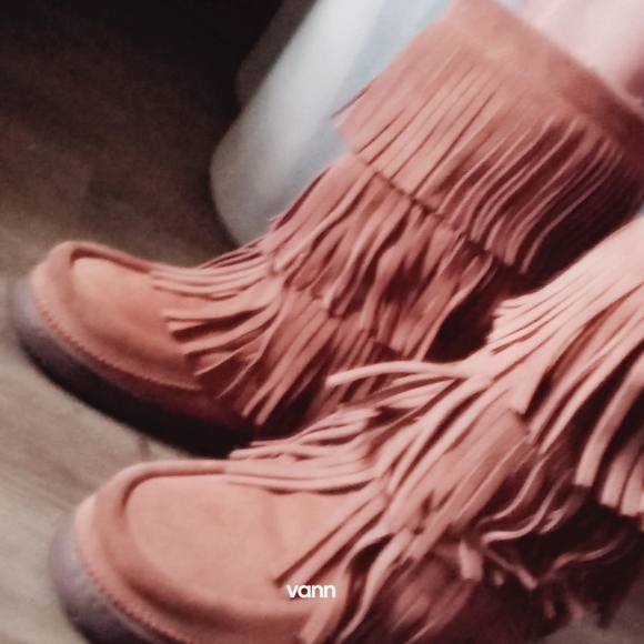 Manitobah Mukluks - Picture 4 of 4